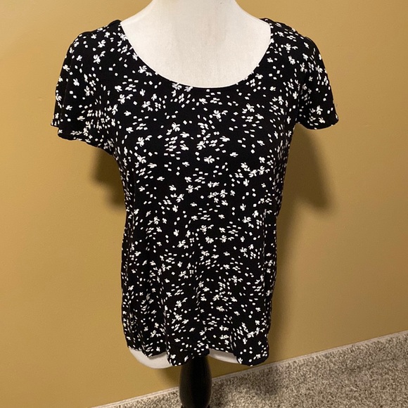 😊 Maurices Flutter Sleeve Strappy Cross Back Blouse - Picture 1 of 5